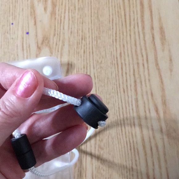 iPhone waterproof pouch Great for Boating Water Events Activities Etc - Picture 5 of 6